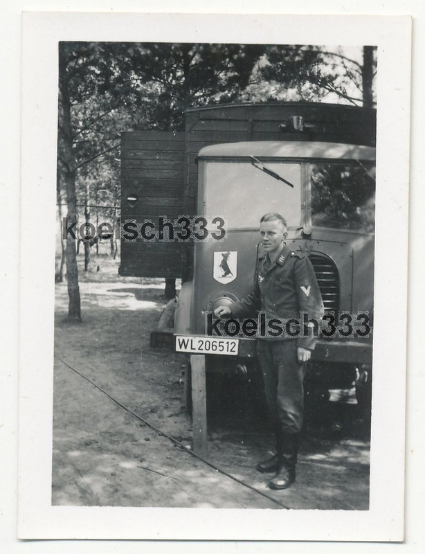 Foto Matford LKW der Luftwaffe mit Wappen Emblem Hund mit Zylinder in Russland