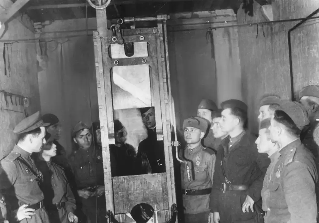 guillotine