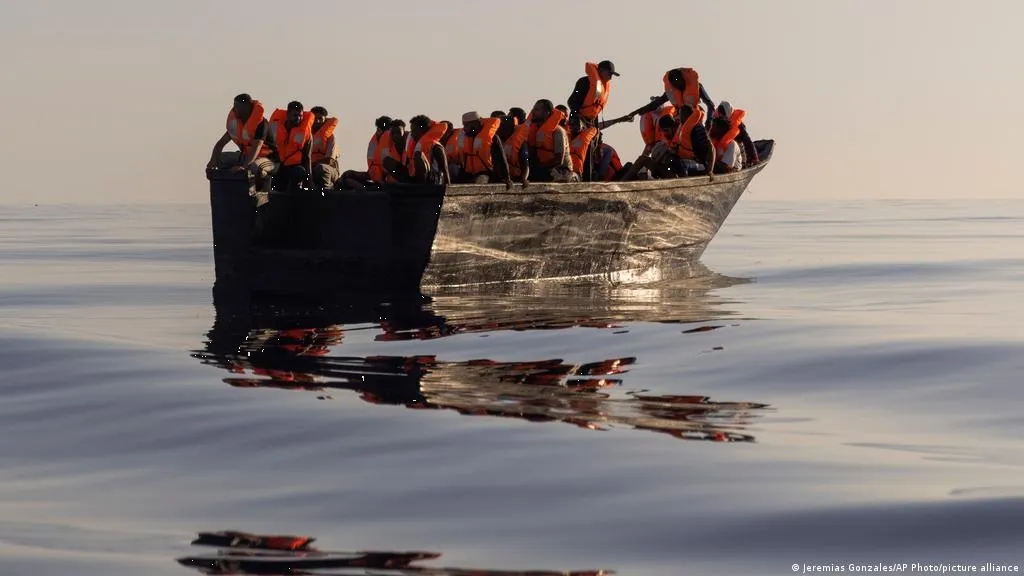 Embarcación con 500 solicitantes de asilo desaparece en el mar Mediterráneo