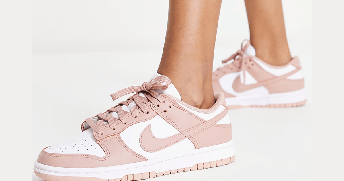 Light Pink Nike Dunks: Only (Rare Discount)! Light Pink Nike Dunks: Only (Rare Discount)!