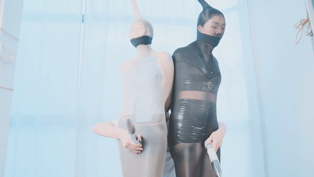 小丑原创 反差！女女百合.mp4_20240602_130847.437