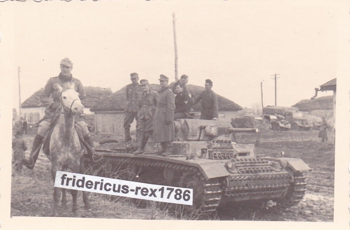 Foto Mountaineer Gebirgsjäger Balkanfeldzug Panzer III Tank um 1