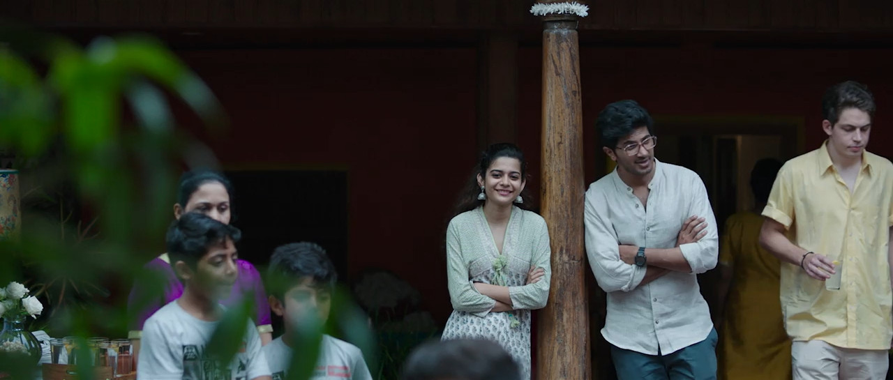 Karwaan 2018 WebRip [Hindi] 480p 720p ESub Screenshot