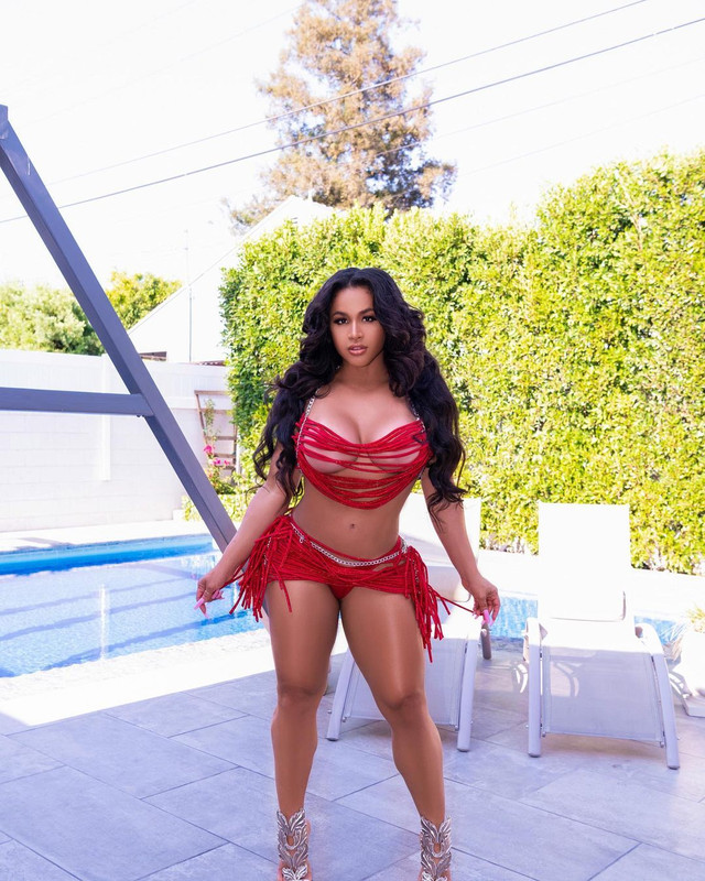 [Image: Fa-ON-GKXo-AMOVdk.jpg]