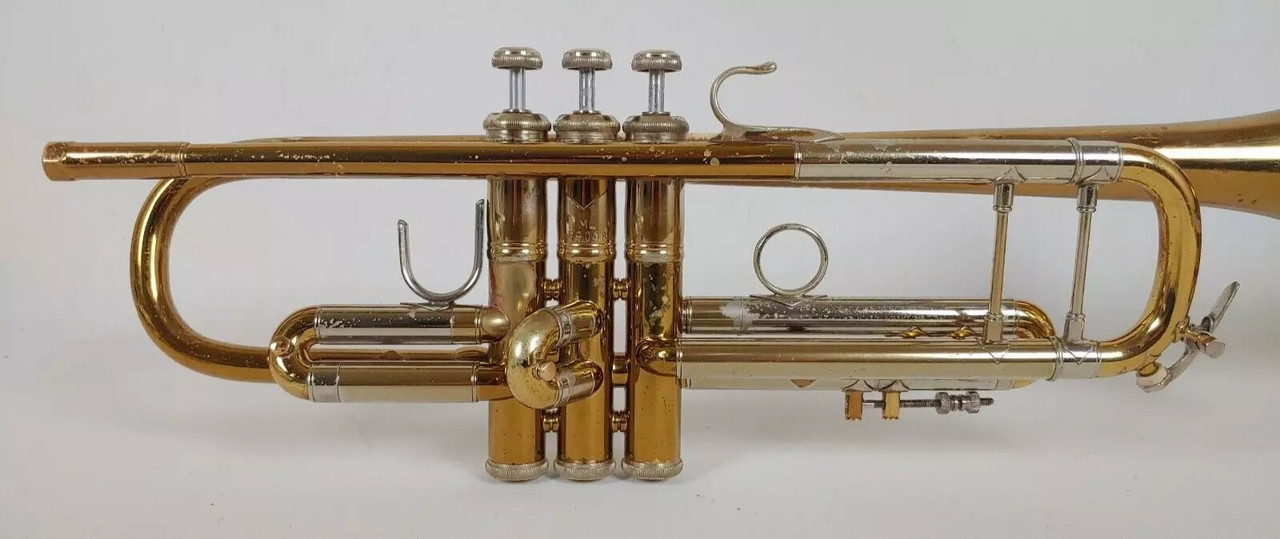 Bach 1973 Stradivarius 37 Trumpet sn 69098 (3)