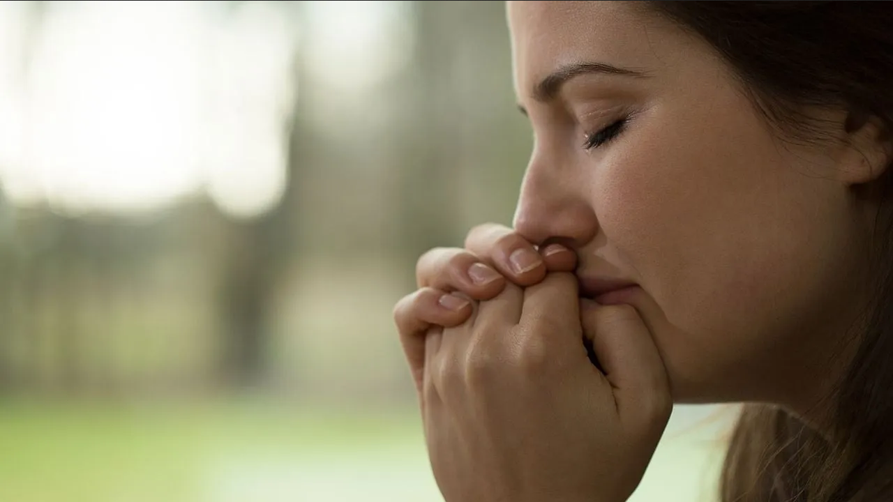 ¿Qué oración rezar a San Expedito para resolver situaciones económicas urgentes?