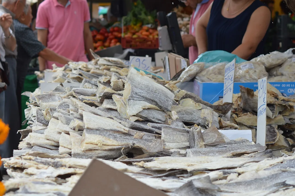 Aplica estos consejos en el mercado para identificar un bacalao pirata o falso