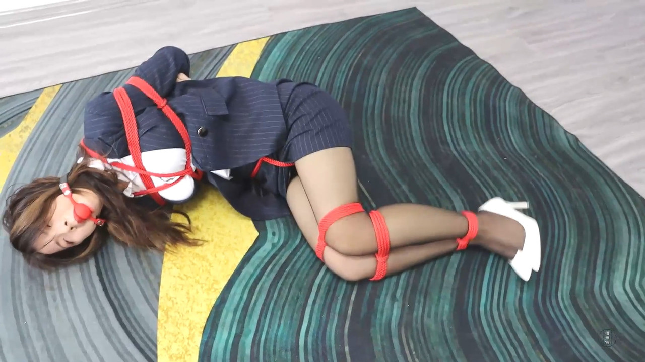 得意客 清清西装套裙捆绑挣扎.mp4_20240328_185150.286