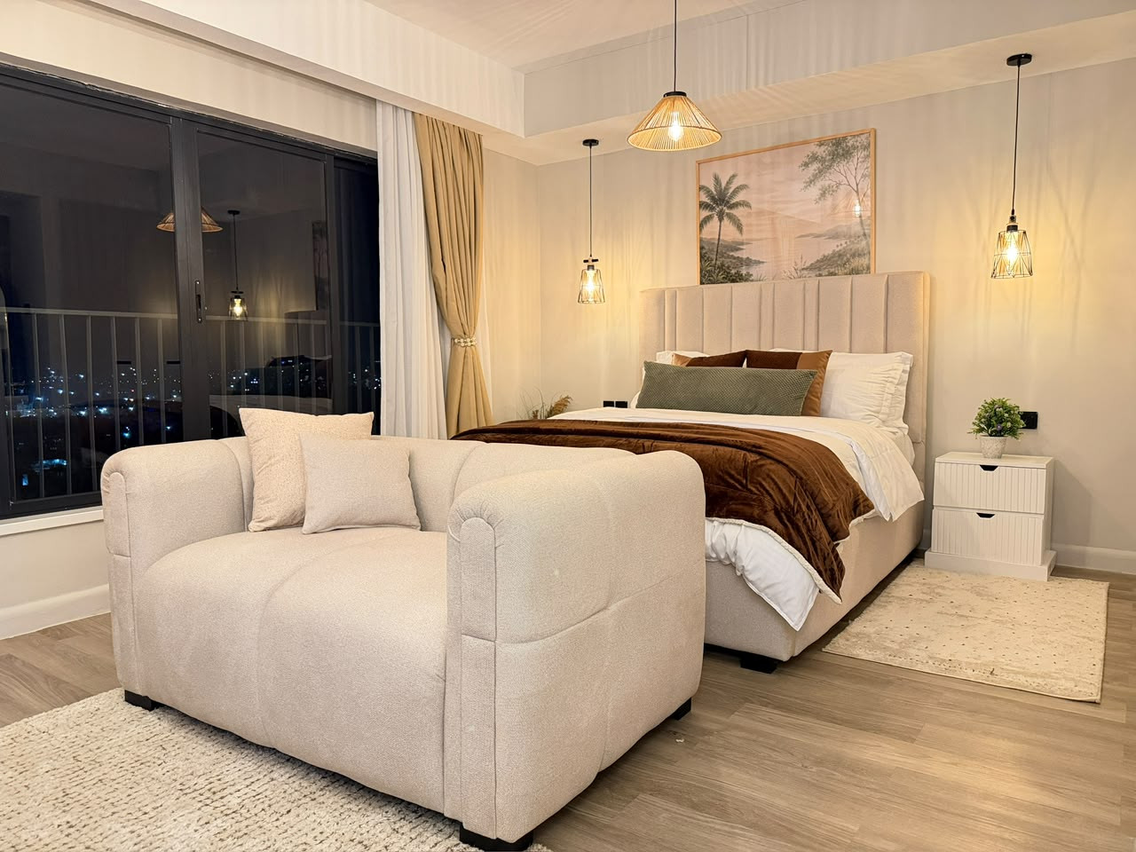 Spacious Living Layout Room