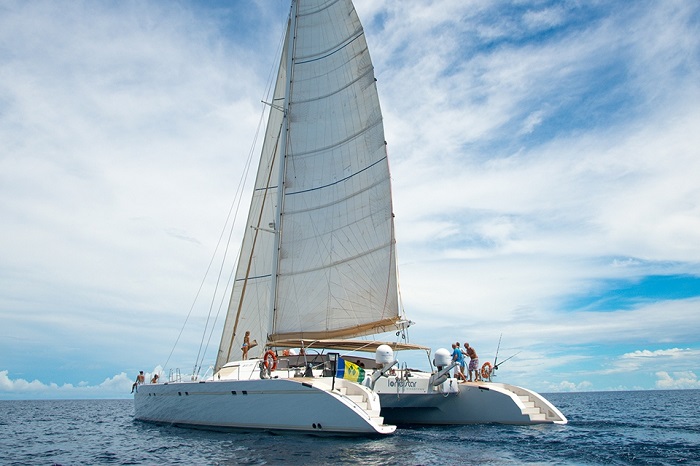 Kapal Phinisi Lonestar