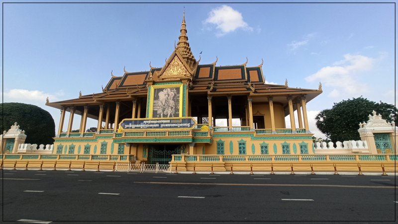 Phnom Penh, Palacio Real, Prisión S-21. - De la bahía de Halong a los templos de Angkor (3)