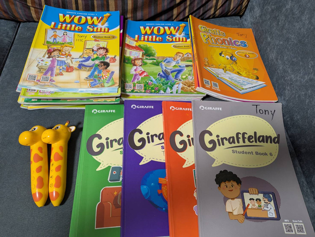 長頸鹿課本及錄音筆