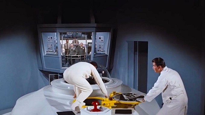 JAMES-BROLIN-FANTASTIC-VOYAGE-1-A-FOTOR.jpg
