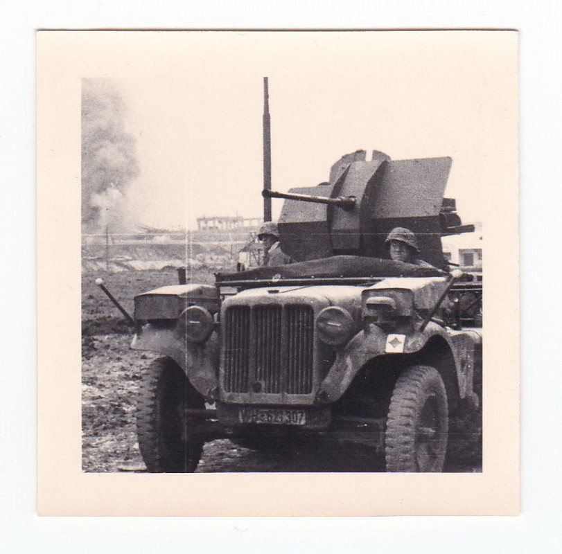 Foto mit Deutschen Kameraden am Flakgeschütz 2.Wk 1