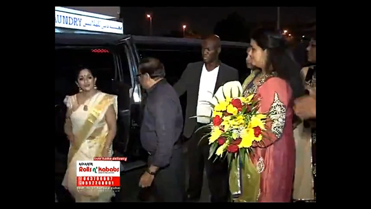 Kavya Madhavan  Navel Slip.mp4_snapshot_00.04.077