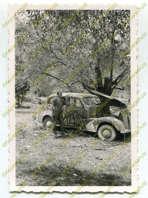 Foto, Gebirgsjäger, PKW des Kommandeur mit Tarnlackierung, Griec