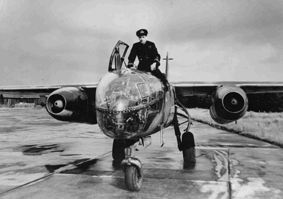 arado 234 Arado-Ar-234-Blitz-pplus-petit-que-l-on-croit