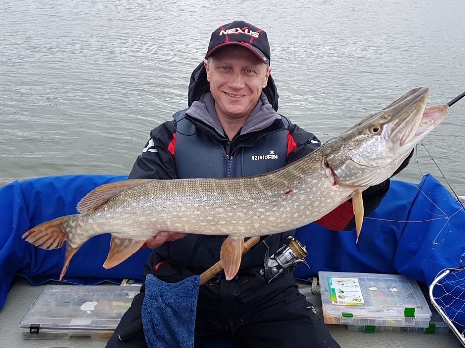 1 джиг спиннинг рыбалка  блесна воблер катушка  судак щука окунь