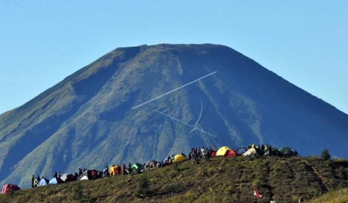 Gunung Tercantik untuk Pendakian di Indonesia