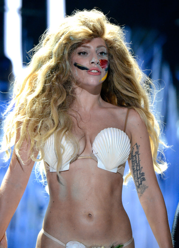 lady-gaga-mtv-video-music-awards-8252013-17
