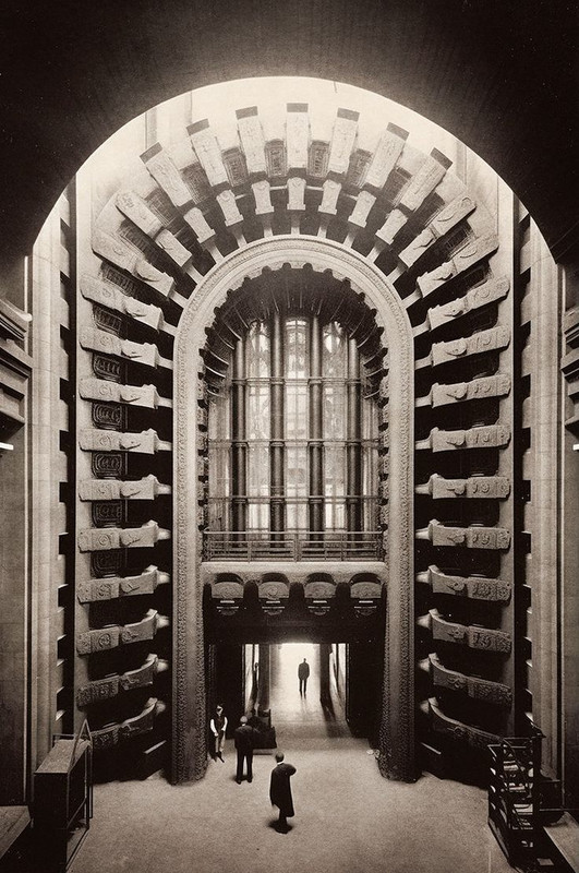 Hall d'entrée de la Banque Princière Castelage