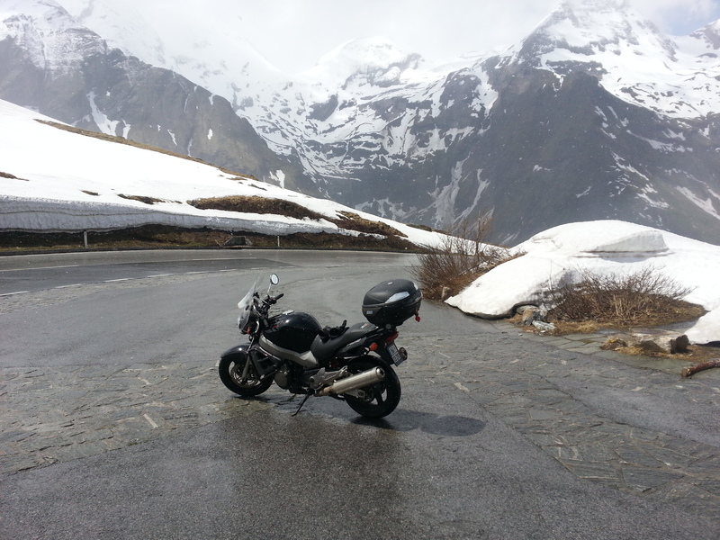 34. deo ekipe juri sneg, deo jeveć otišao dole..