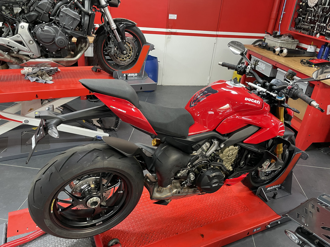 BDB6FFC0-EB2C-4FA2-8E60-BC18021A5091