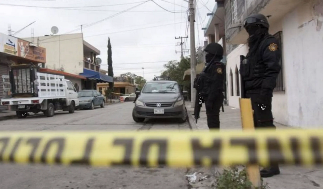 Hallan dos cadáveres maniatados en el Cerro de la Estrella, Iztapalapa