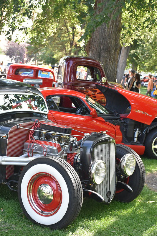 redvintagetrucks.jpg