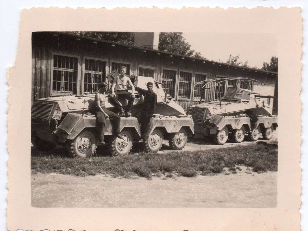 8 Wheels Panzerspähwagen SdKFZ 231 with Staff on