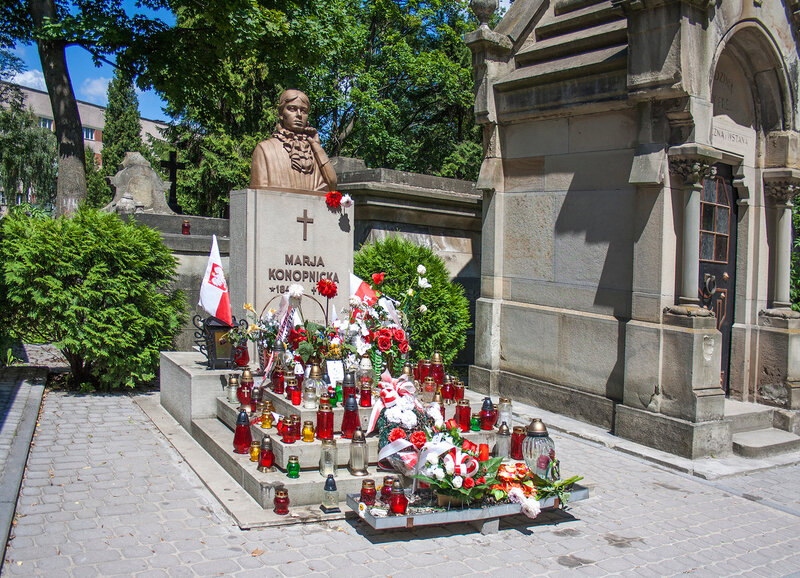 Maria-Konopnicka-Lw-w-Cmentarz-yczakowski-widok-z-lewej-strony