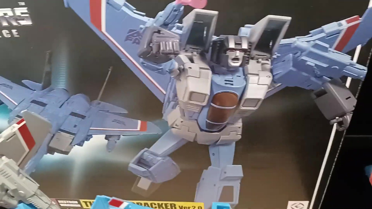 Transformers-Masterpiece-MP-52-Thundercracker-10