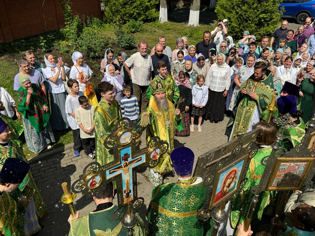 photo-5348180323537646370-y