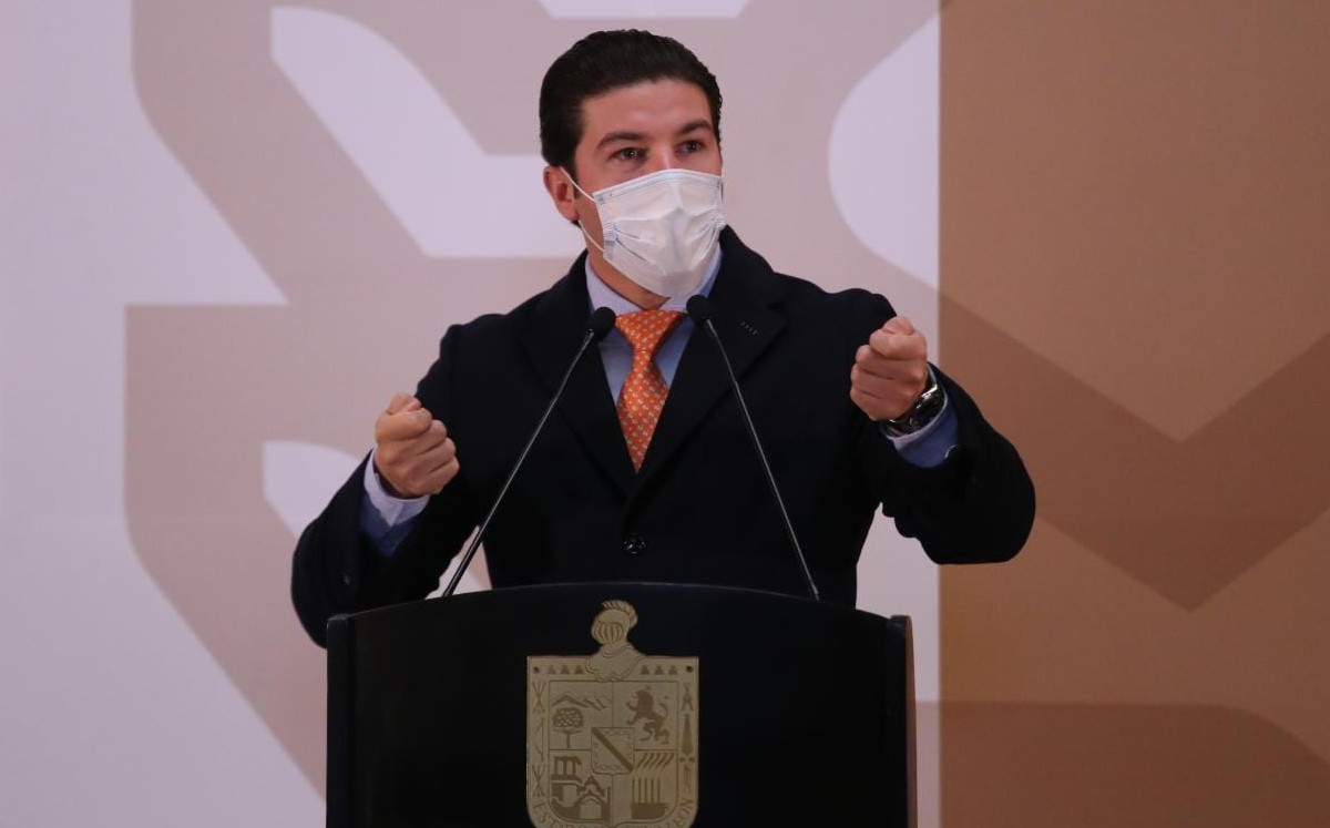 Samuel García prohíbe reuniones sociales, las clases serán híbridas