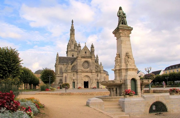 Sant’Anna d’Auray festeggia il suo 400° anniversario! dans Apparizioni mariane e santuari Santuario-Sant-Anna-d-Auray