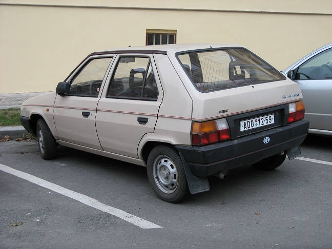 Skoda-Favorit-136-L-back.jpg