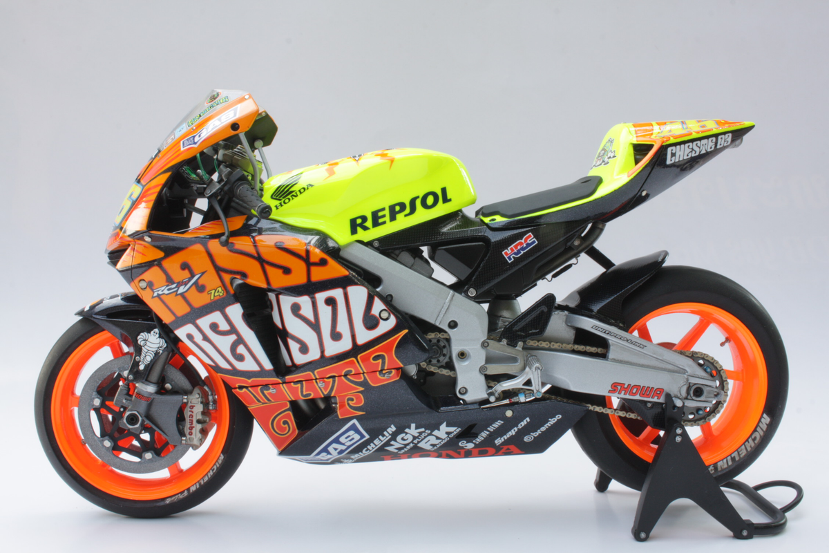タミヤ　Honda RC211V '03 REPSOL Tamiya 2003 Repsol Honda RC211V Motorcycle, 1/12 Scale