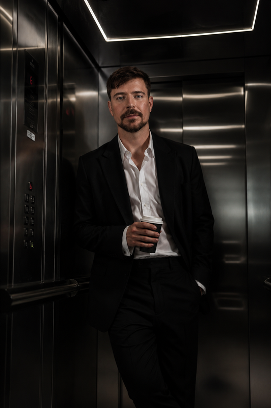 Example result for: Luxury Elevator Fashion Portrait
