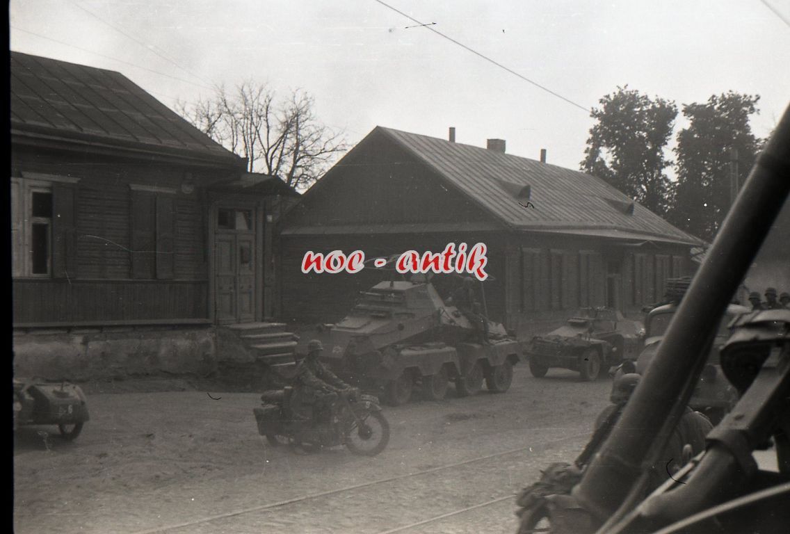 Ostfront Vormarsch Wehrmacht Panzespähwagen Krad