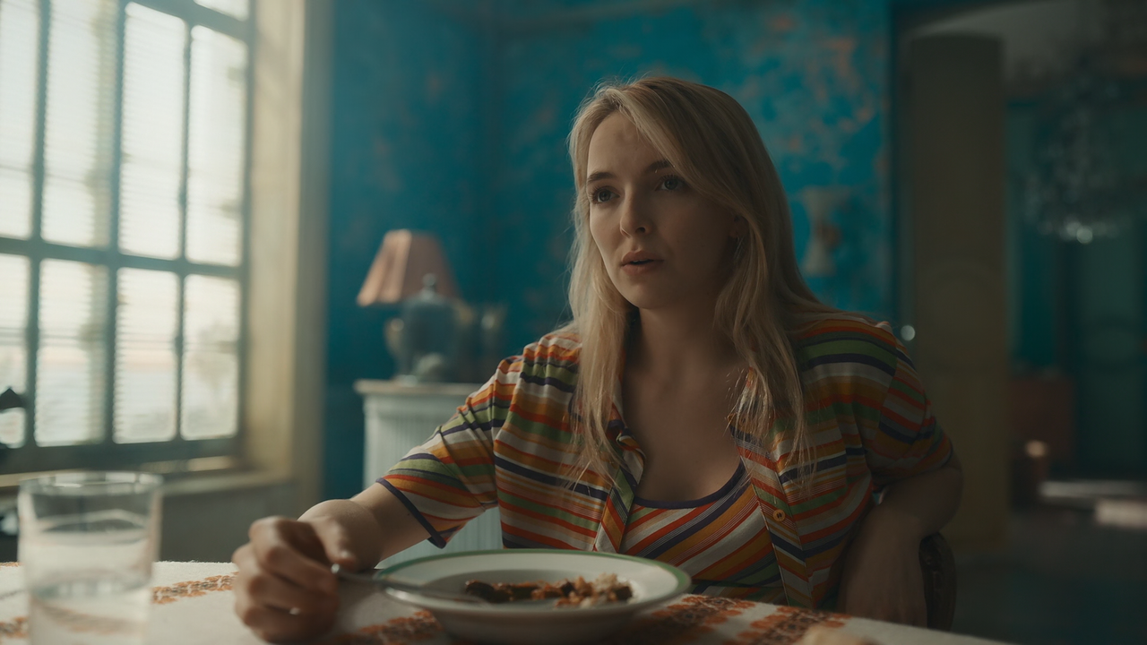 Killing.Eve.S04E04.It’s.Agony.and.I’m.Ravenous.1080p.10bit.BluRay.AAC5.1.HEVC-Vyndros.mkv_snapshot_2