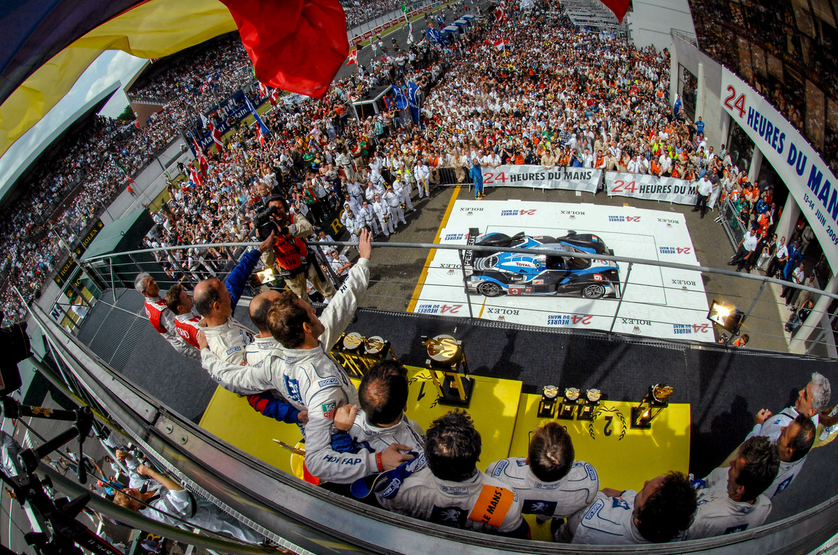 2009_24H_MANS_CELEBRATION_1