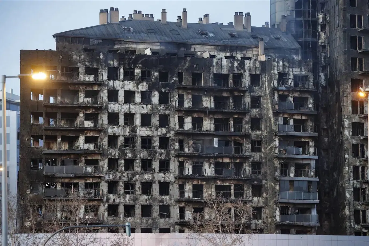Cuatro muertos en el incendio de edificios residenciales en Valencia