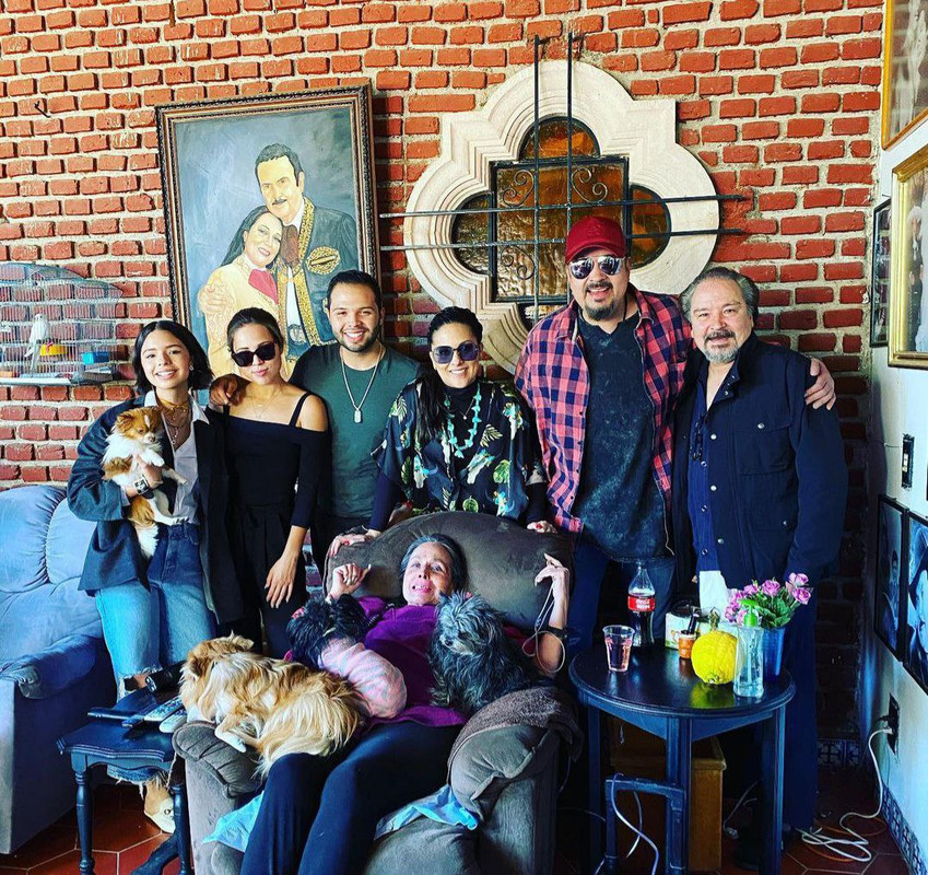 Señalan a Pepe Aguilar de usar policías de Zacatecas como escoltas