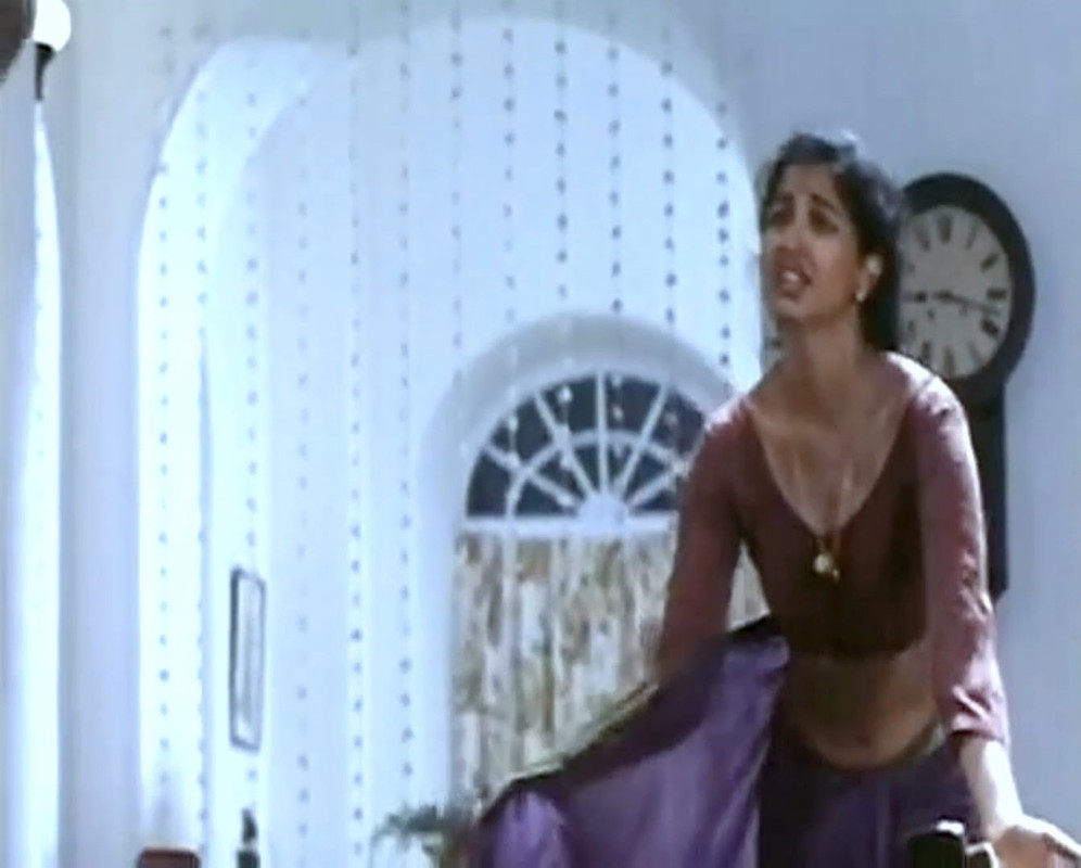 [Image: Gautami-Hot-Cleavage-Navel-Smooch-Molest...42-988.jpg]