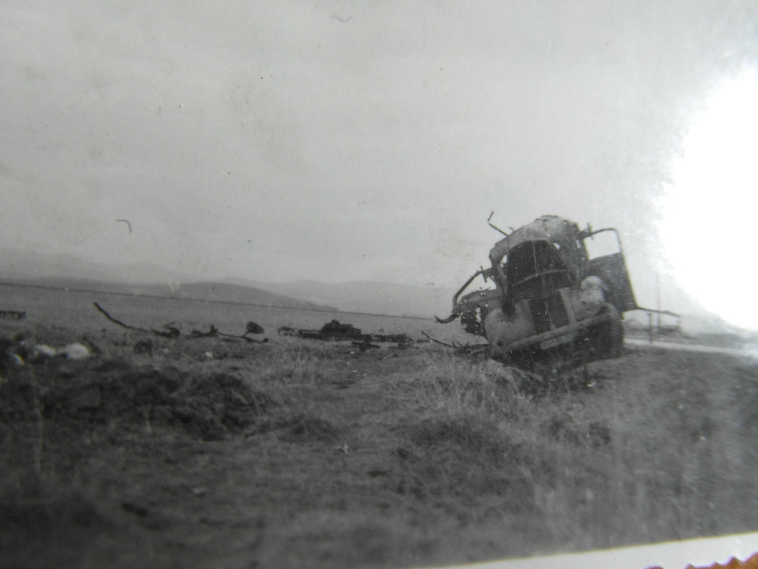 altes Foto 1942 verunglückter Militär LKW