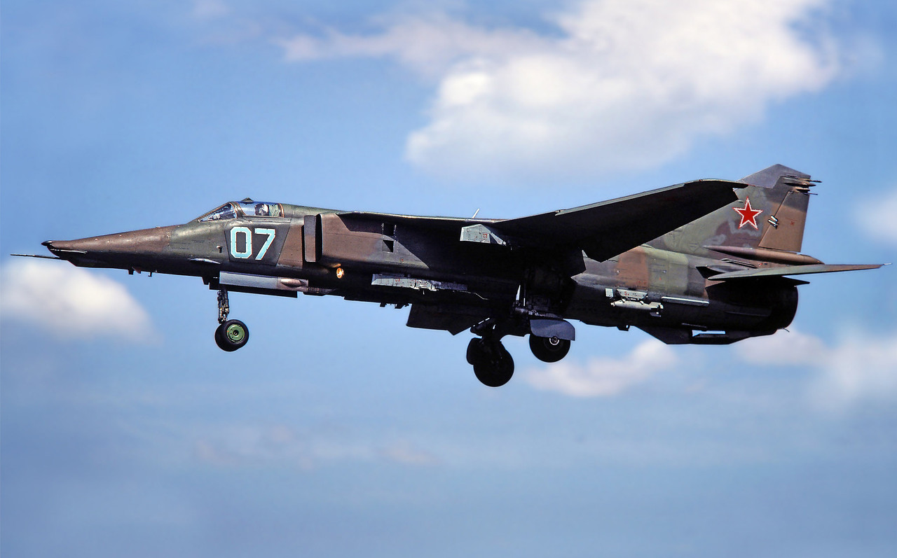 559 APIB Mig-27K 07 Blue_76802620128_Summer 1992 (2)