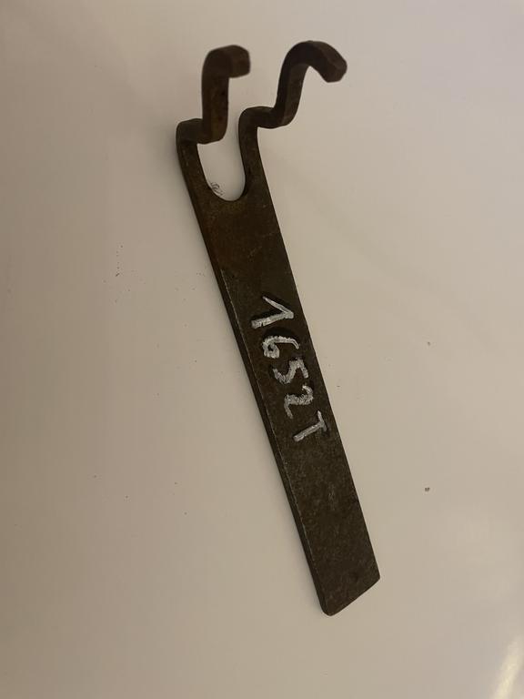 1652 T