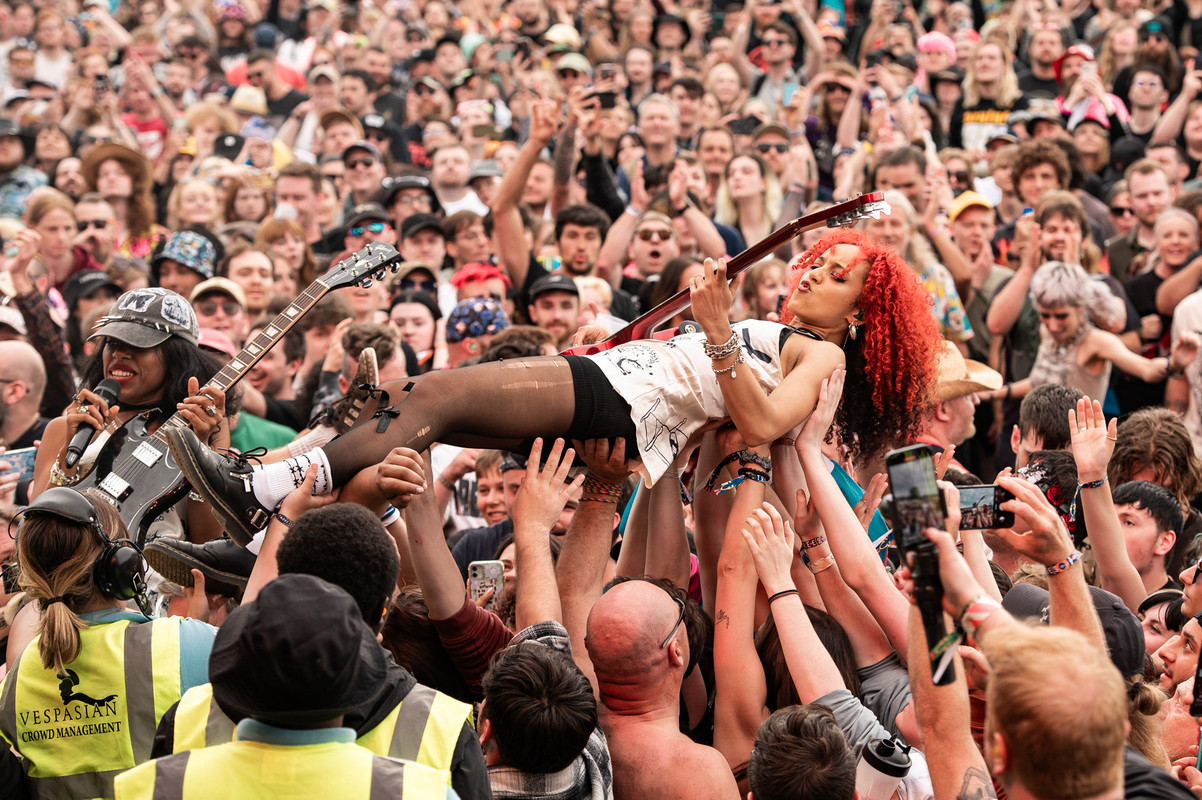 Nova-Twins-2000trees-2024fri-carlamundy-3667