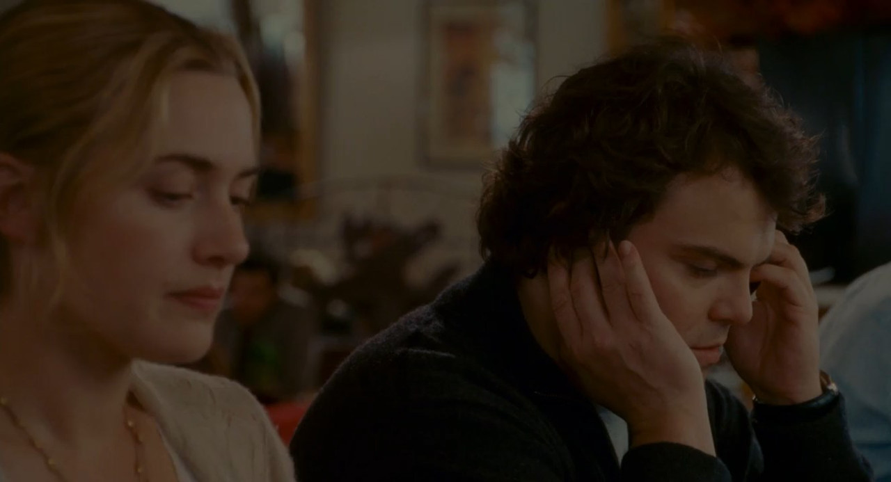 The Holiday 2006 BluRay [Hindi + English] 480p, 720p ESub Screenshot