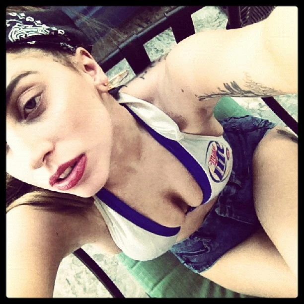 11-2-12-Instagram-003.webp
